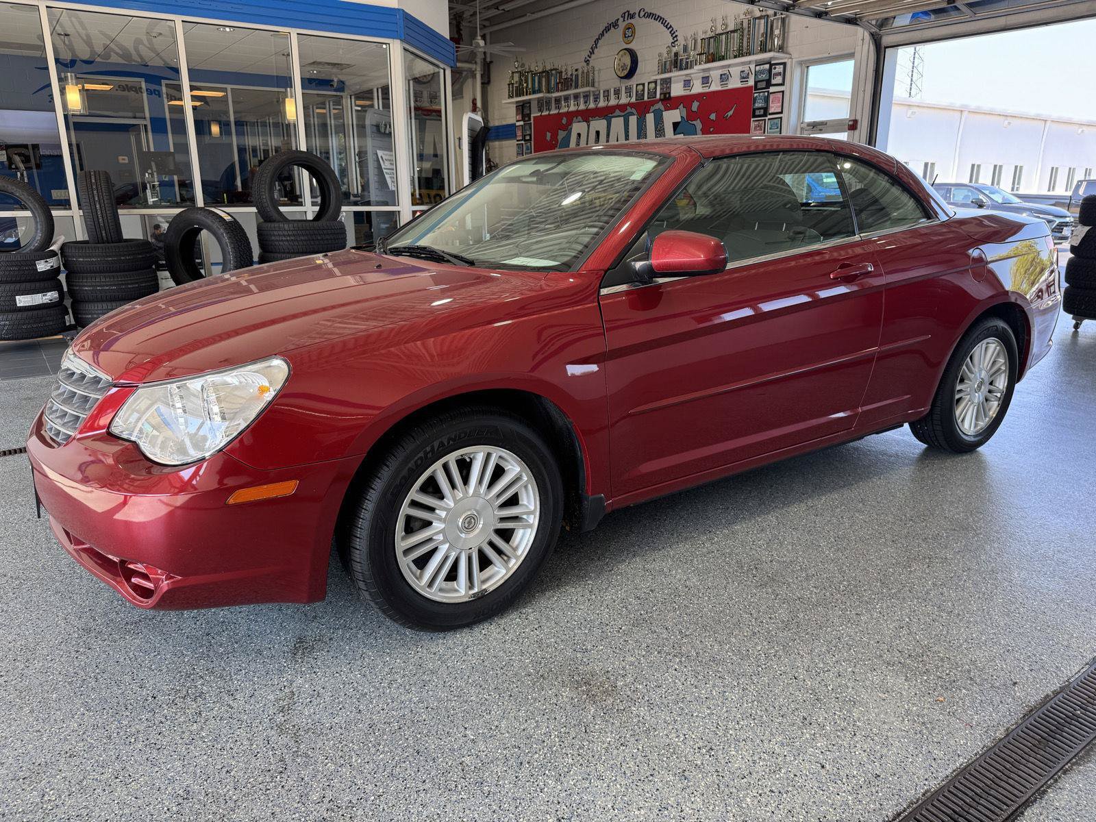 Used 2008 Chrysler Sebring Touring w/ Electronics Convenience Group FWD image 4