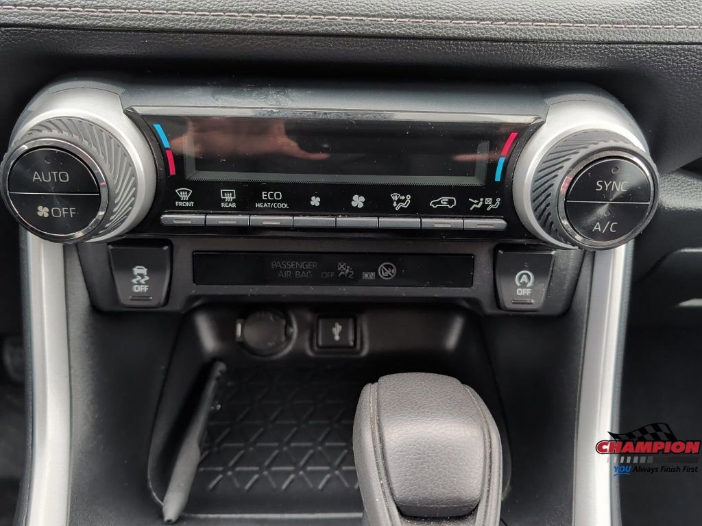 Used 2021 Toyota RAV4 XLE image 18