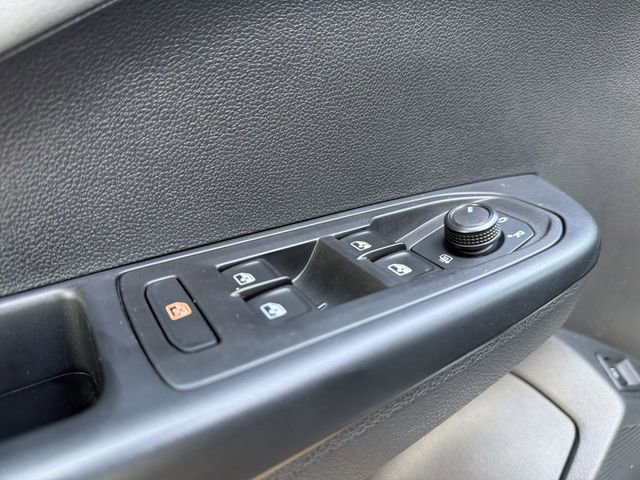 Used 2022 Volkswagen Taos SE FWD image 13