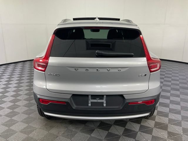 Certified 2025 Volvo XC40 B5 Core AWD/4WD image 5