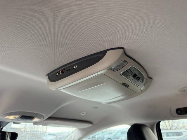 Used 2019 Chrysler Pacifica Touring-L image 10