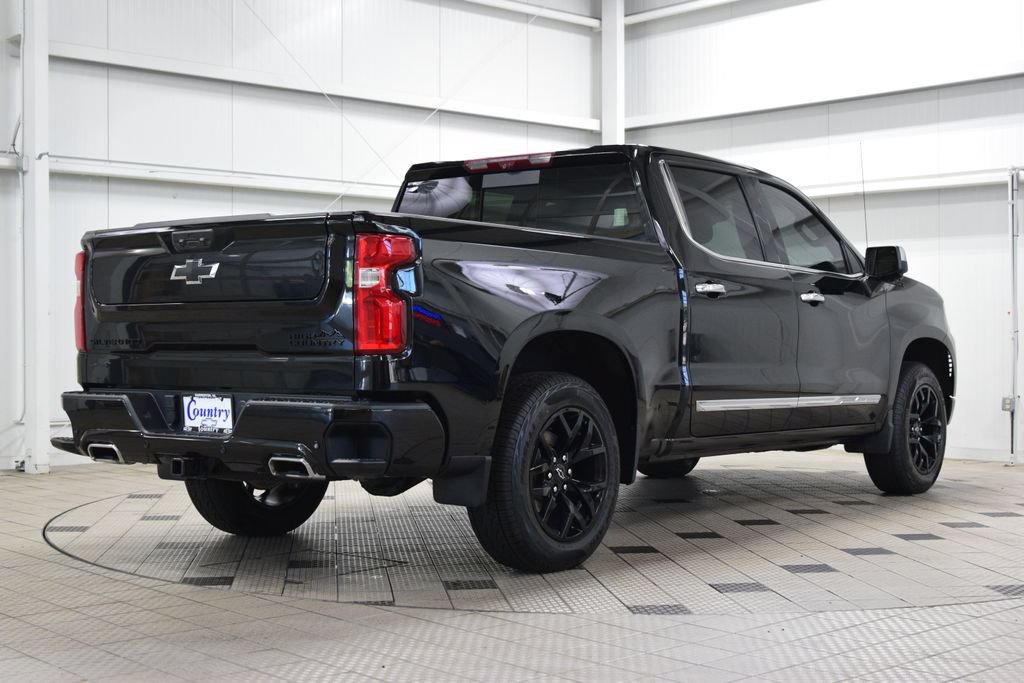 Used 2024 Chevrolet Silverado 1500 High Country w/ Technology Package AWD/4WD image 8