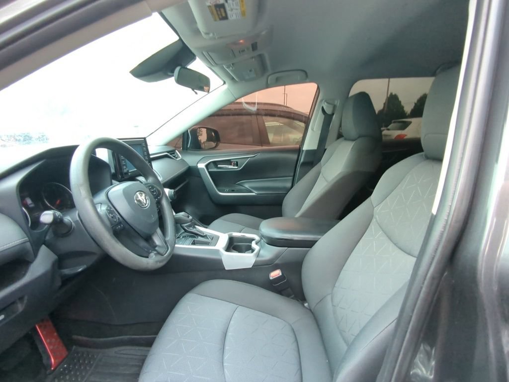 Used 2021 Toyota RAV4 XLE FWD image 6