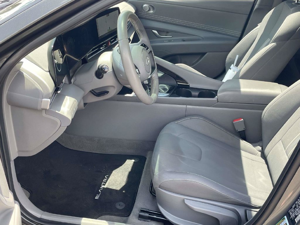Used 2025 Hyundai Elantra SEL FWD image 11