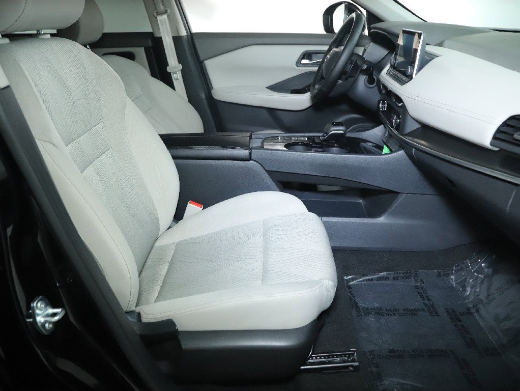 Certified 2025 Nissan Rogue SV image 33