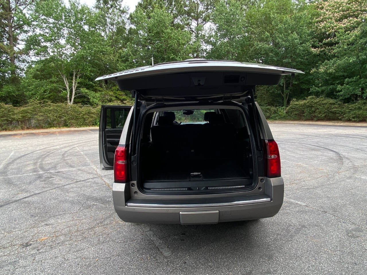 Used 2017 Chevrolet Suburban Premier RWD image 53