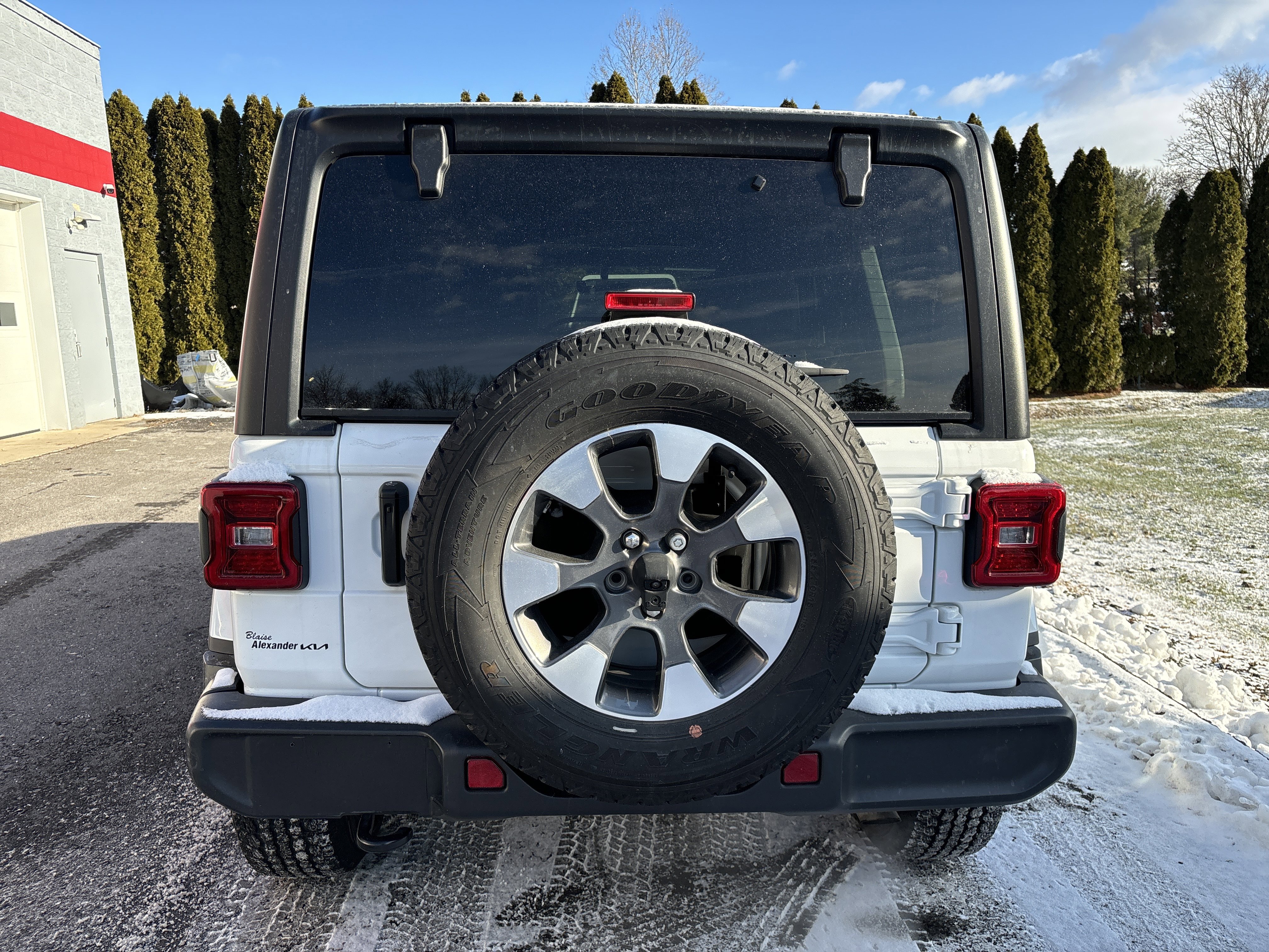 Used 2022 Jeep Wrangler Unlimited Sahara w/ LED Lighting Group image 4