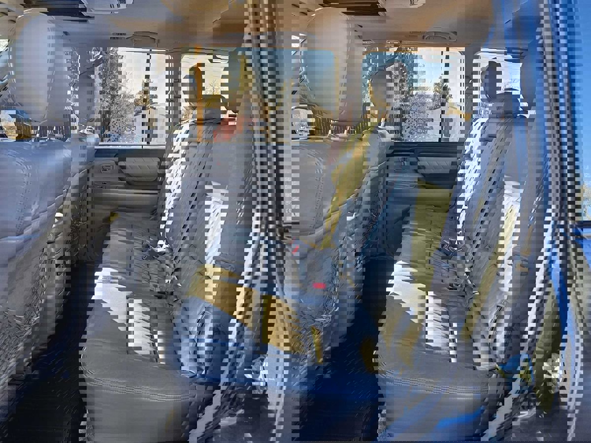 Used 2003 Toyota Land Cruiser image 25