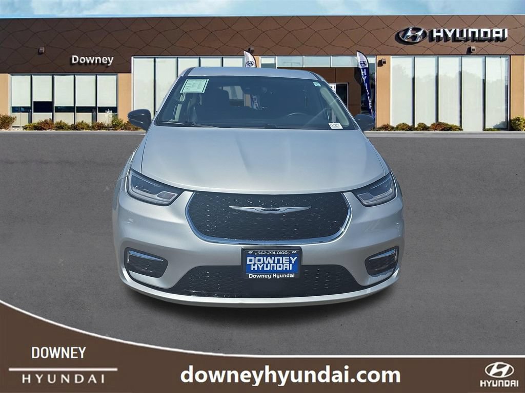 Used 2024 Chrysler Pacifica Touring-L FWD image 8