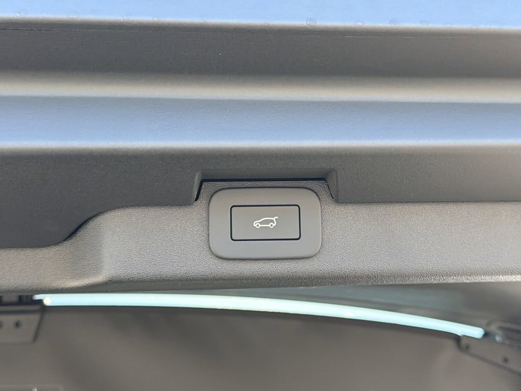 New 2026 Land Rover Discovery Dynamic SE image 13