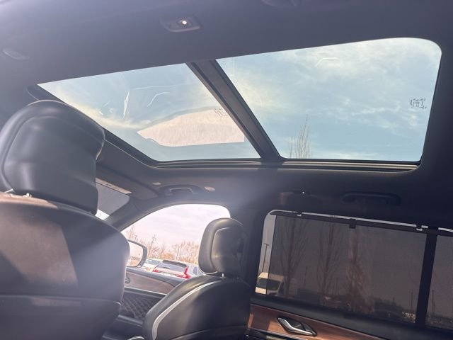 Used 2023 Jeep Grand Cherokee L Summit w/ Luxury Tech Group V image 24