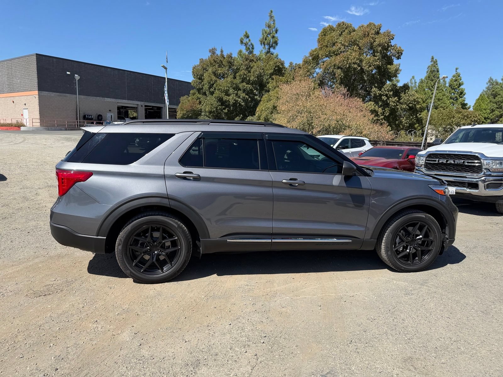 Used 2021 Ford Explorer XLT w/ Equipment Group 202A AWD/4WD image 6