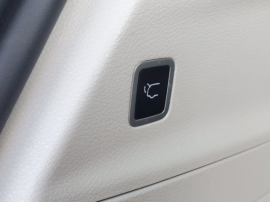 Used 2024 Chrysler Pacifica Limited FWD image 27