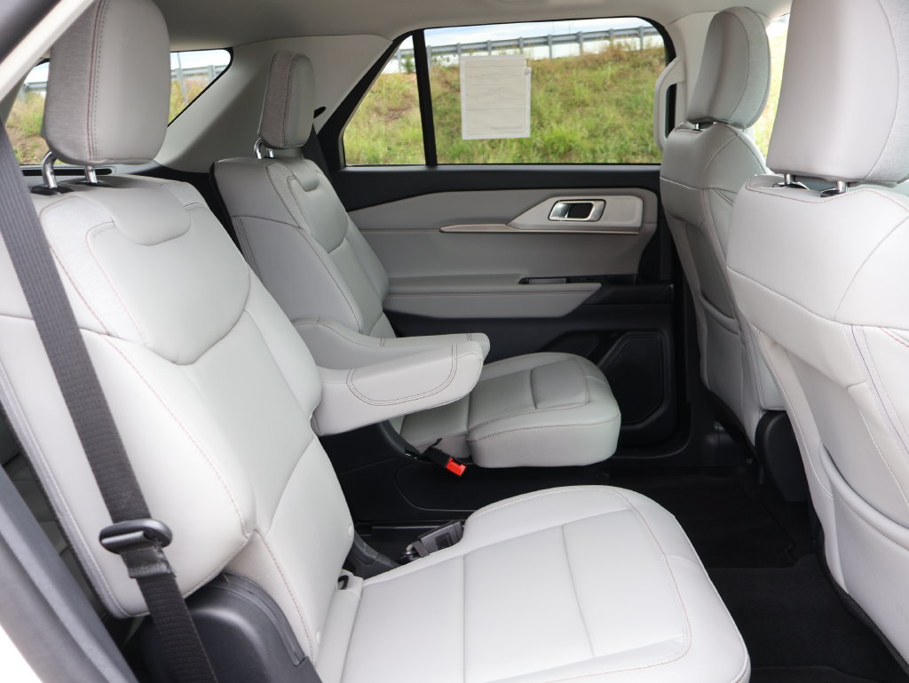 New 2026 Ford Explorer Active AWD/4WD image 12