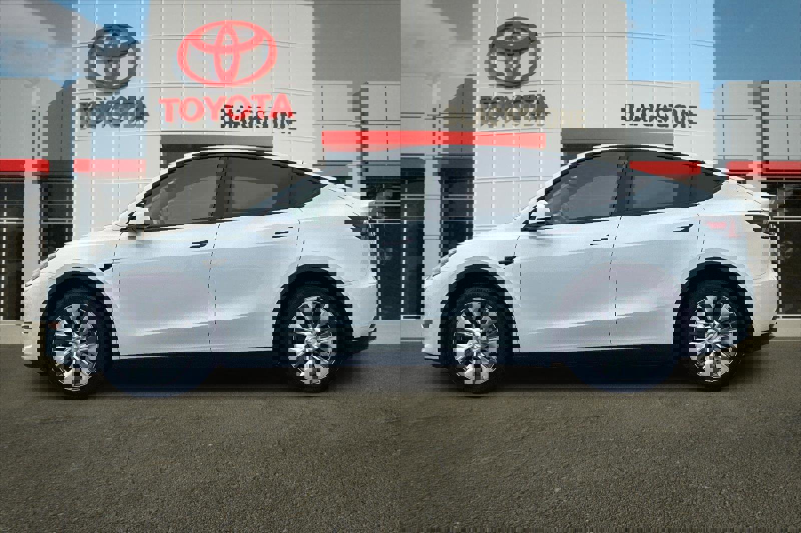 Used 2023 Tesla Model Y Long Range image 6