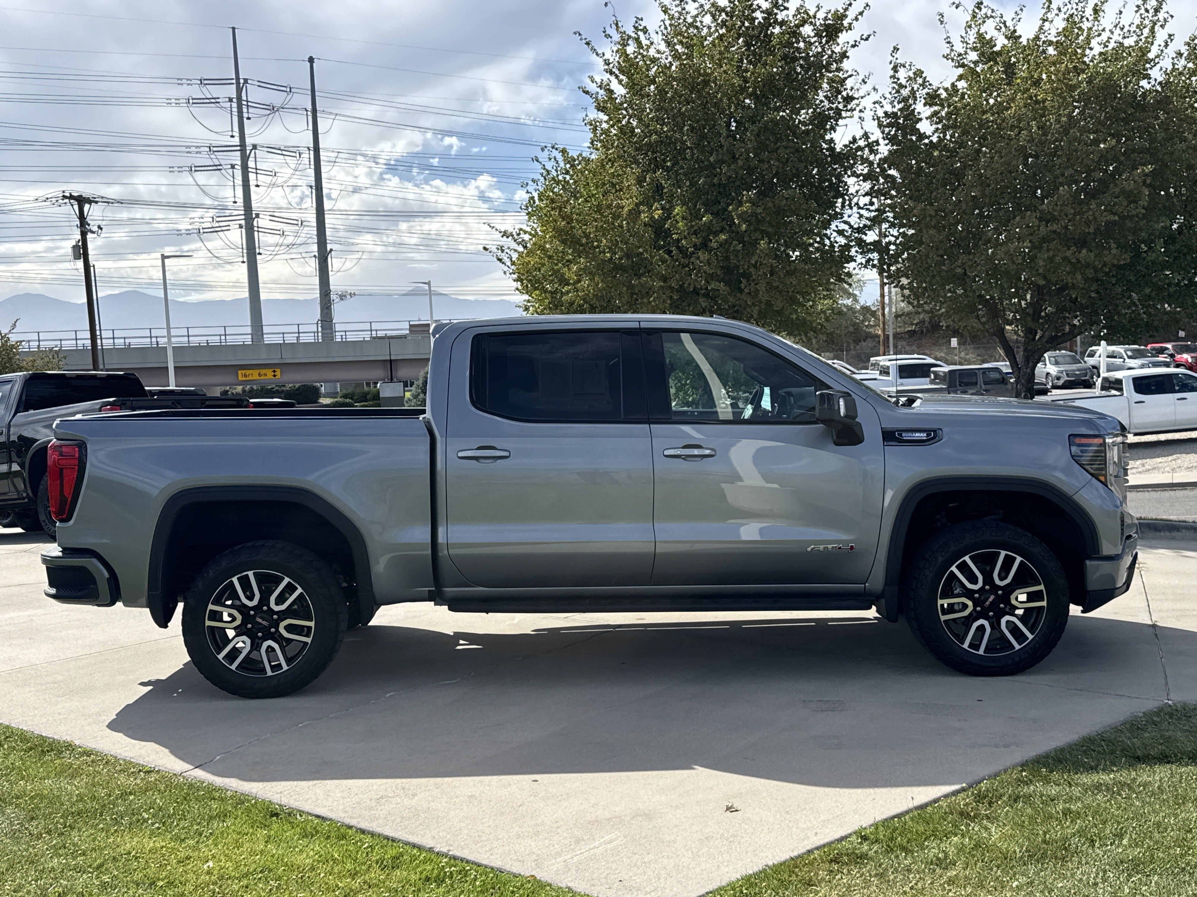 Used 2024 GMC Sierra 1500 AT4 w/ Technology Package AWD/4WD image 11
