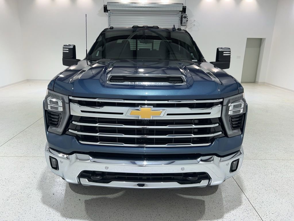 Used 2025 Chevrolet Silverado 2500 LTZ w/ LTZ Premium Package image 8