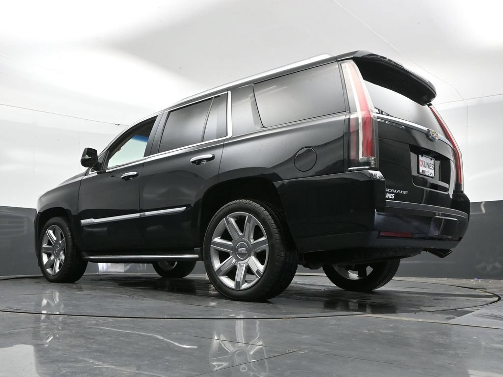 Used 2018 Cadillac Escalade Premium Luxury AWD/4WD image 47