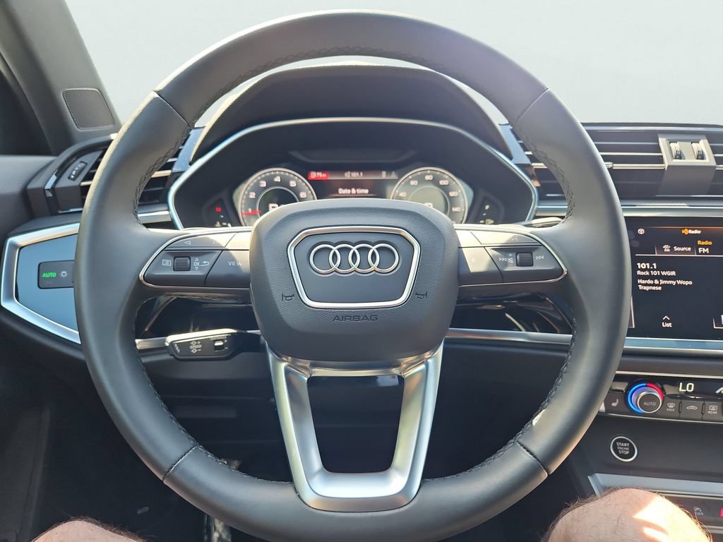 Certified 2025 Audi Q3 2.0T Premium Plus w/ Premium Plus Package AWD/4WD image 33