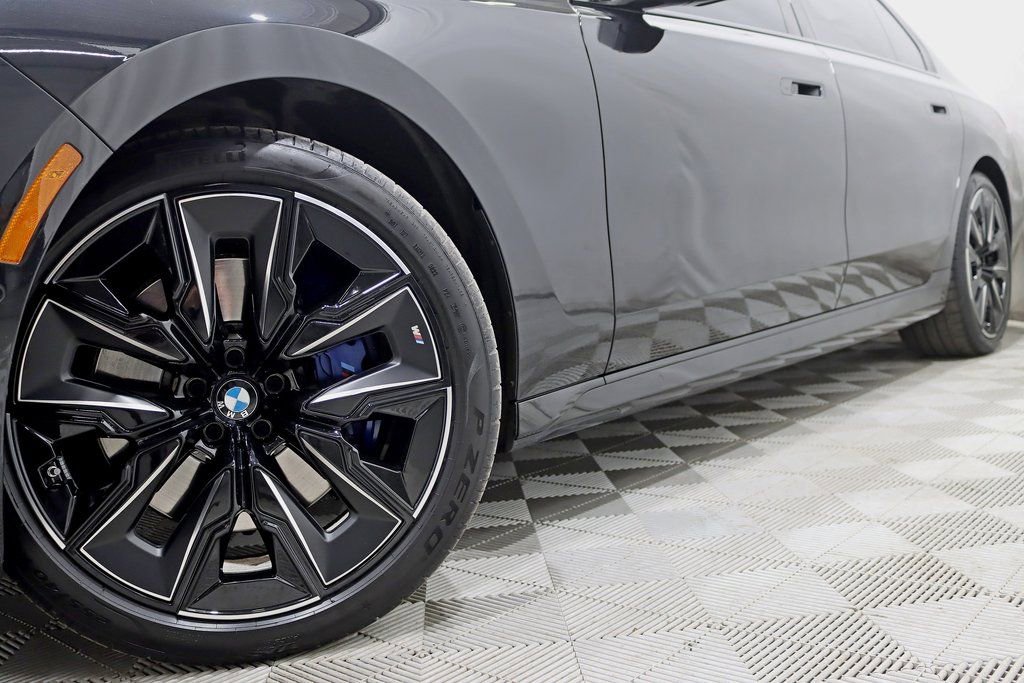 Used 2023 BMW 760i xDrive image 5