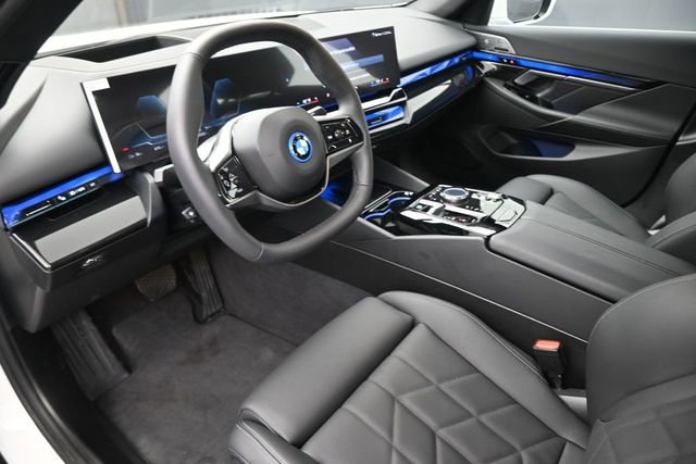 New 2026 BMW i5 eDrive40 w/ Premium Package RWD image 19