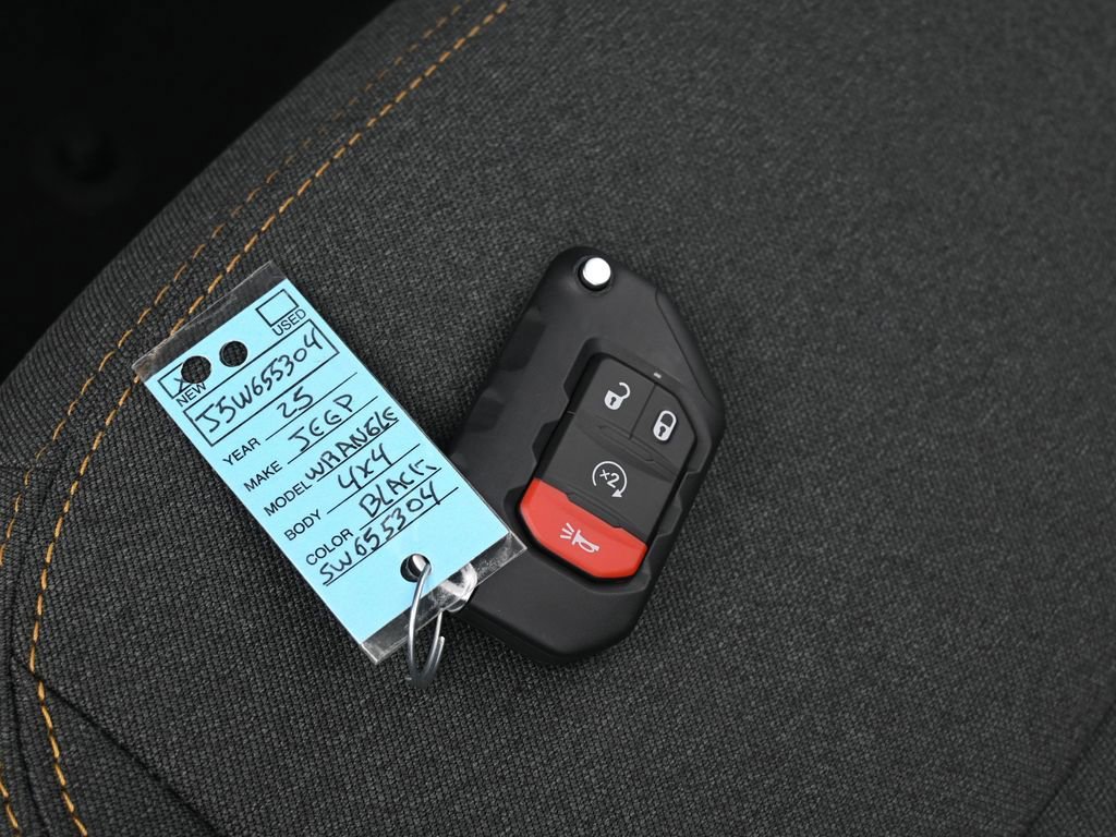Used 2025 Jeep Wrangler Willys AWD/4WD image 17