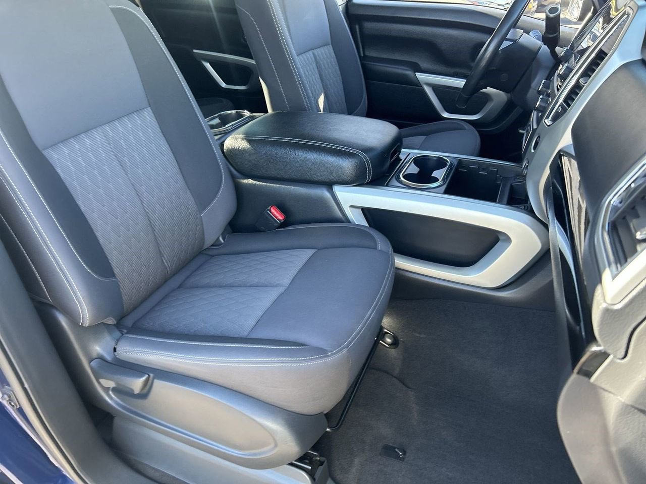 Used 2021 Nissan Titan SV w/ SV Convenience Package AWD/4WD image 8