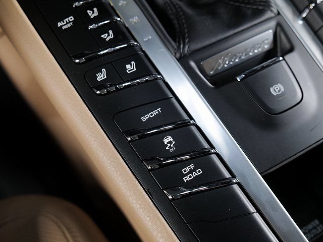 Certified 2021 Porsche Macan AWD/4WD image 24