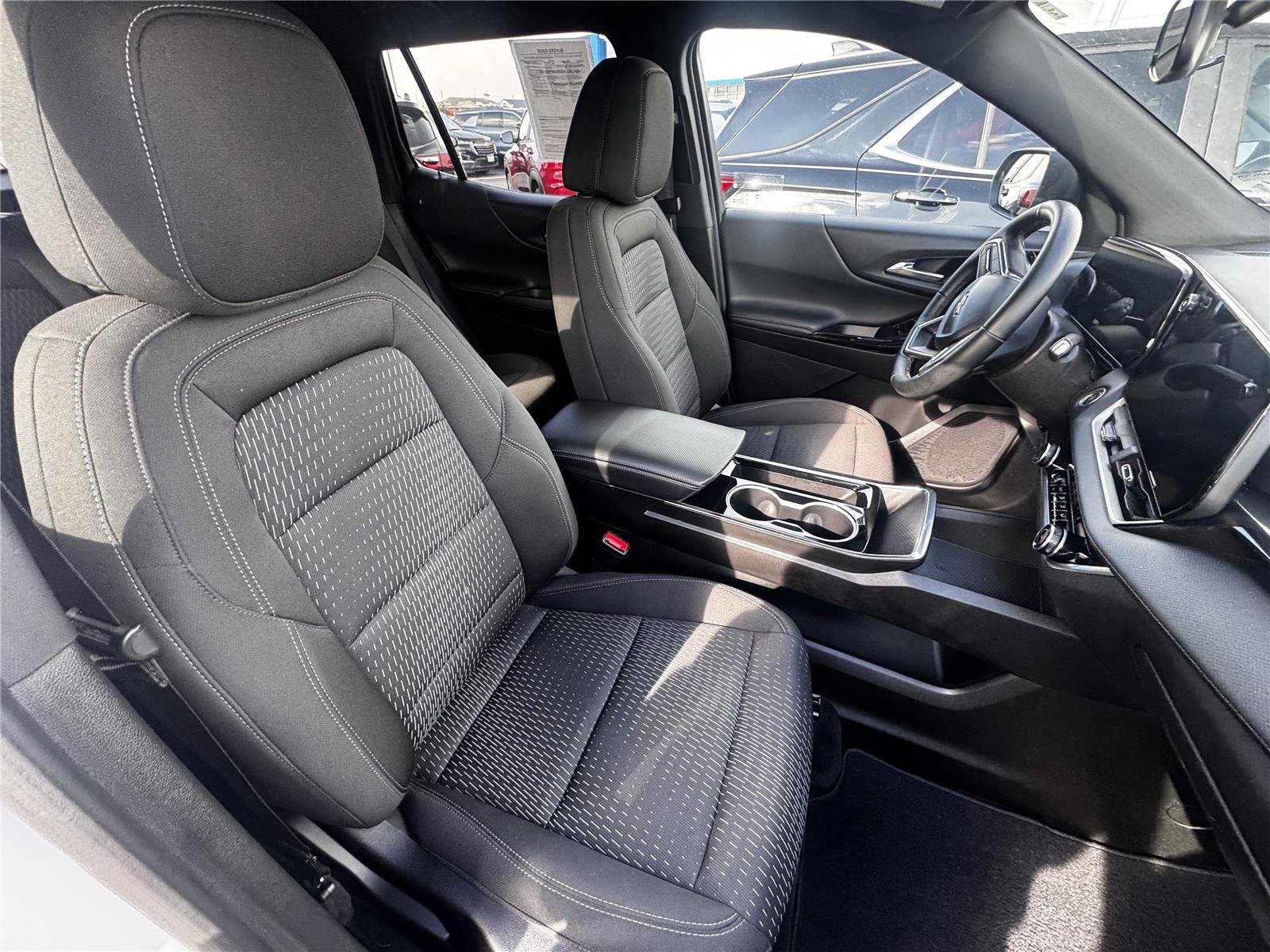 Used 2025 Chevrolet Equinox LT FWD image 11