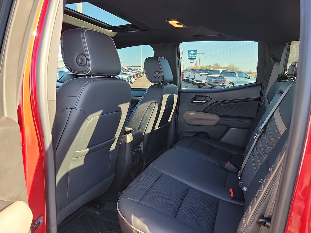 Used 2024 GMC Canyon Denali image 9