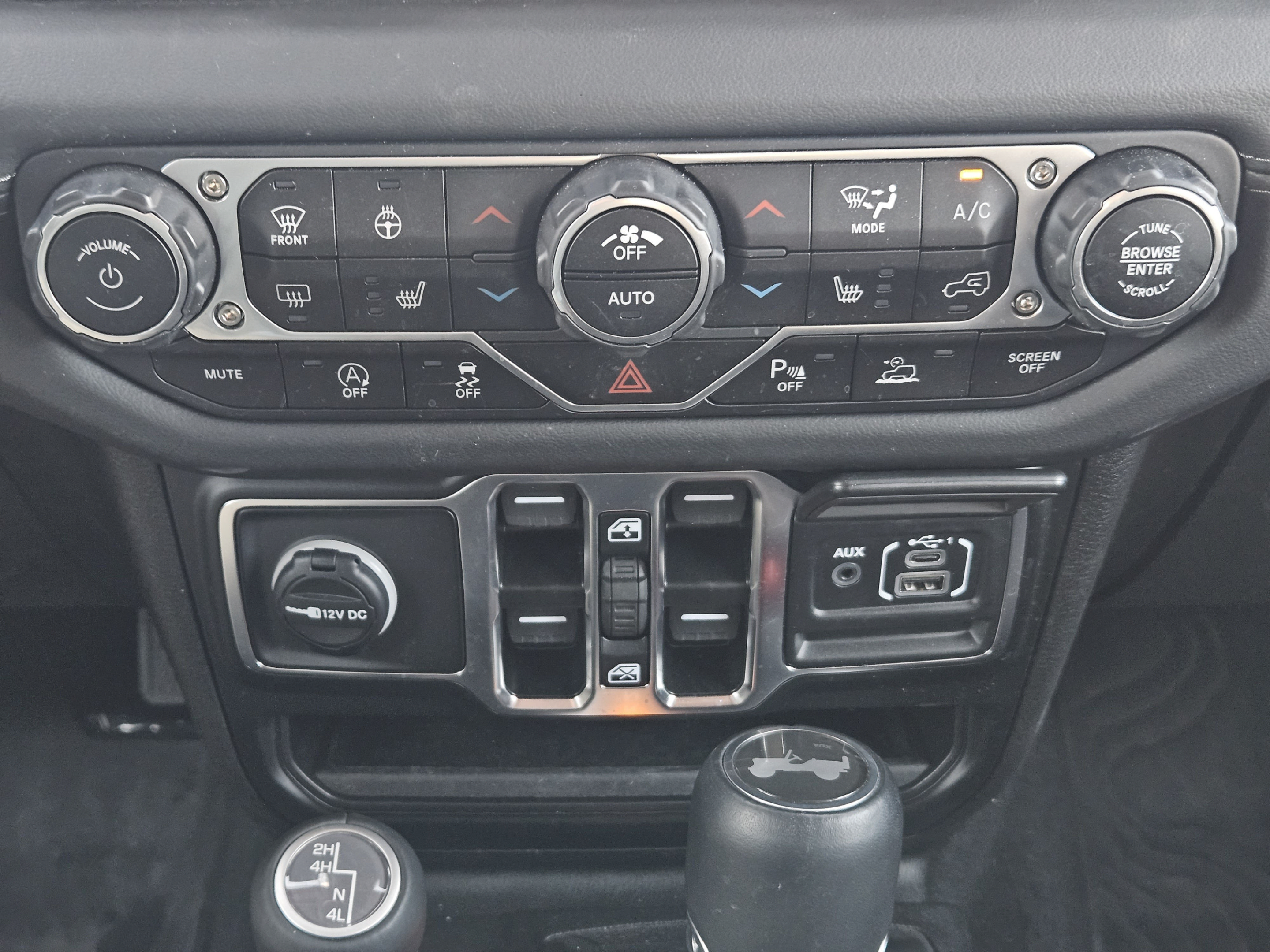 Used 2025 Jeep Wrangler Unlimited Sahara AWD/4WD image 11