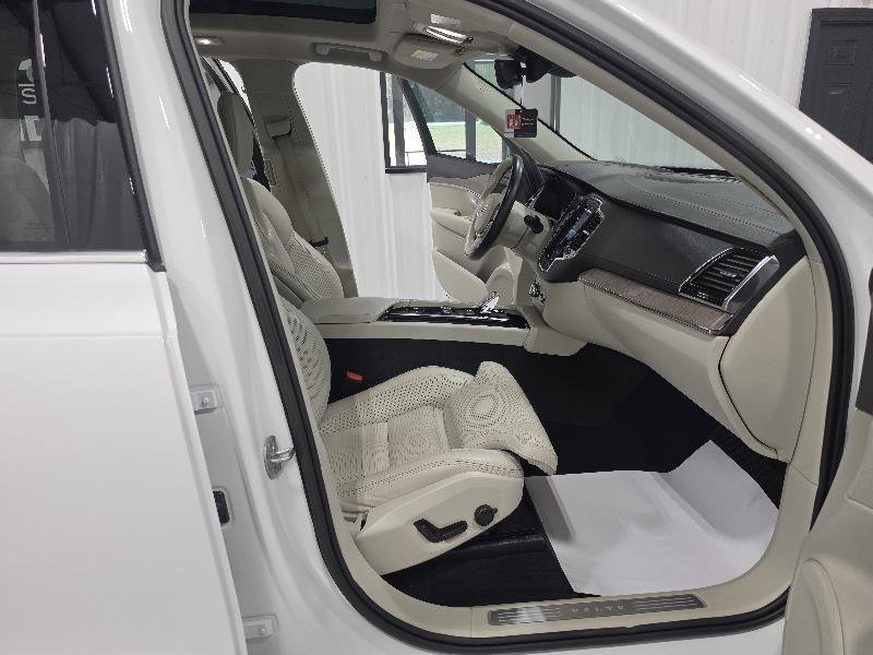 Used 2023 Volvo XC90 B6 Ultimate w/ Protection Package Premier AWD/4WD image 16