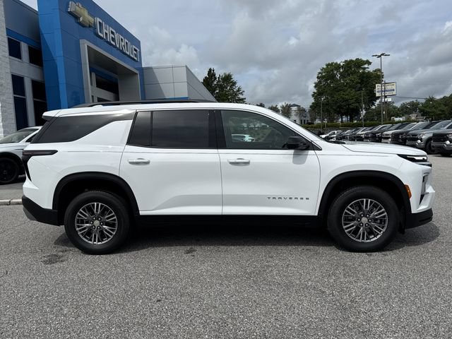 Used 2026 Chevrolet Traverse LT FWD image 2