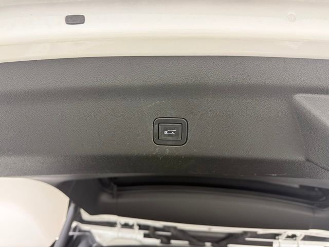 Used 2024 Chevrolet Suburban High Country image 9