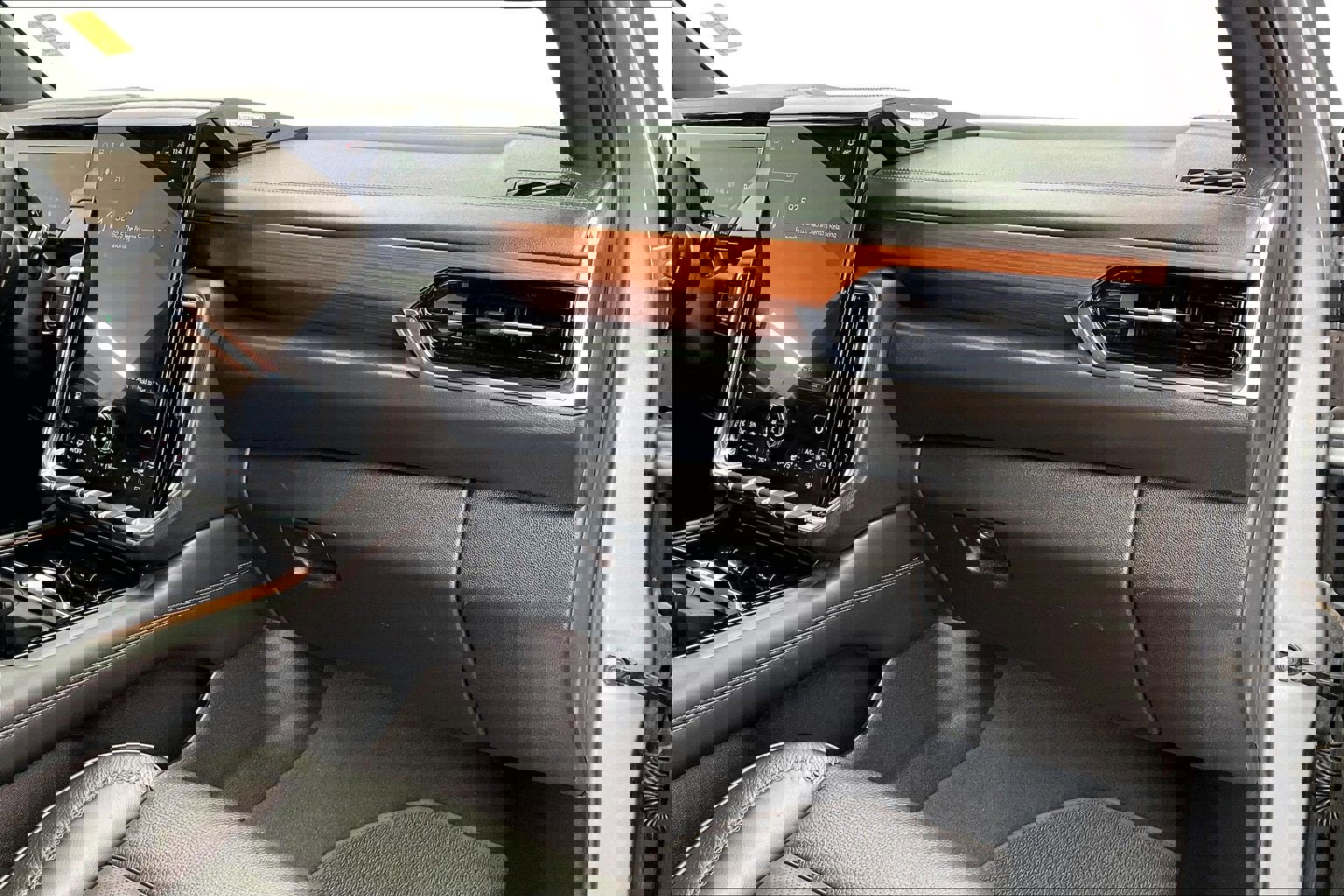 Used 2025 GMC Yukon Denali image 15