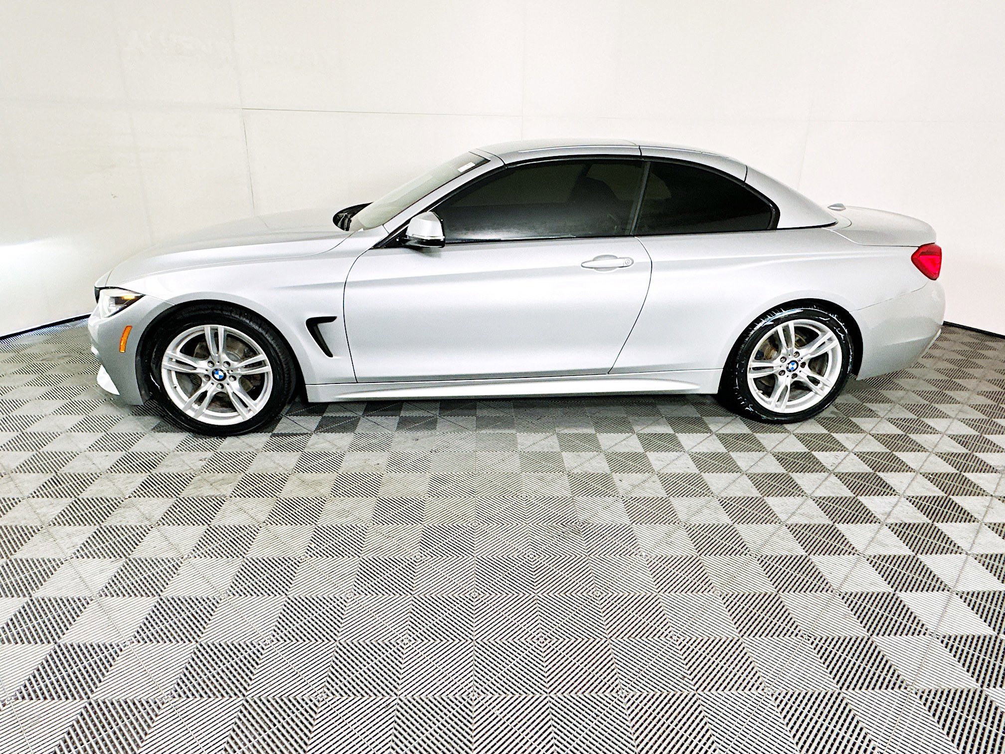 Used 2018 BMW 430i Convertible RWD image 6