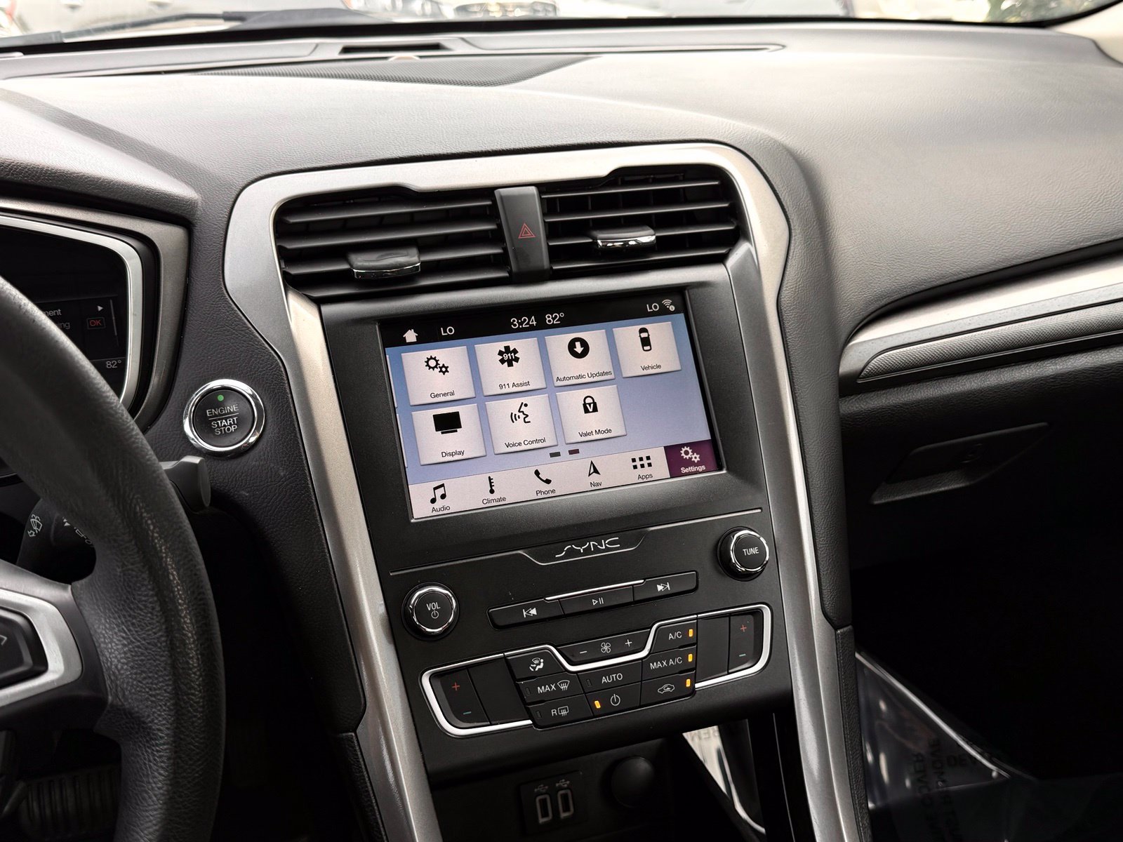 Used 2019 Ford Fusion SE FWD image 32