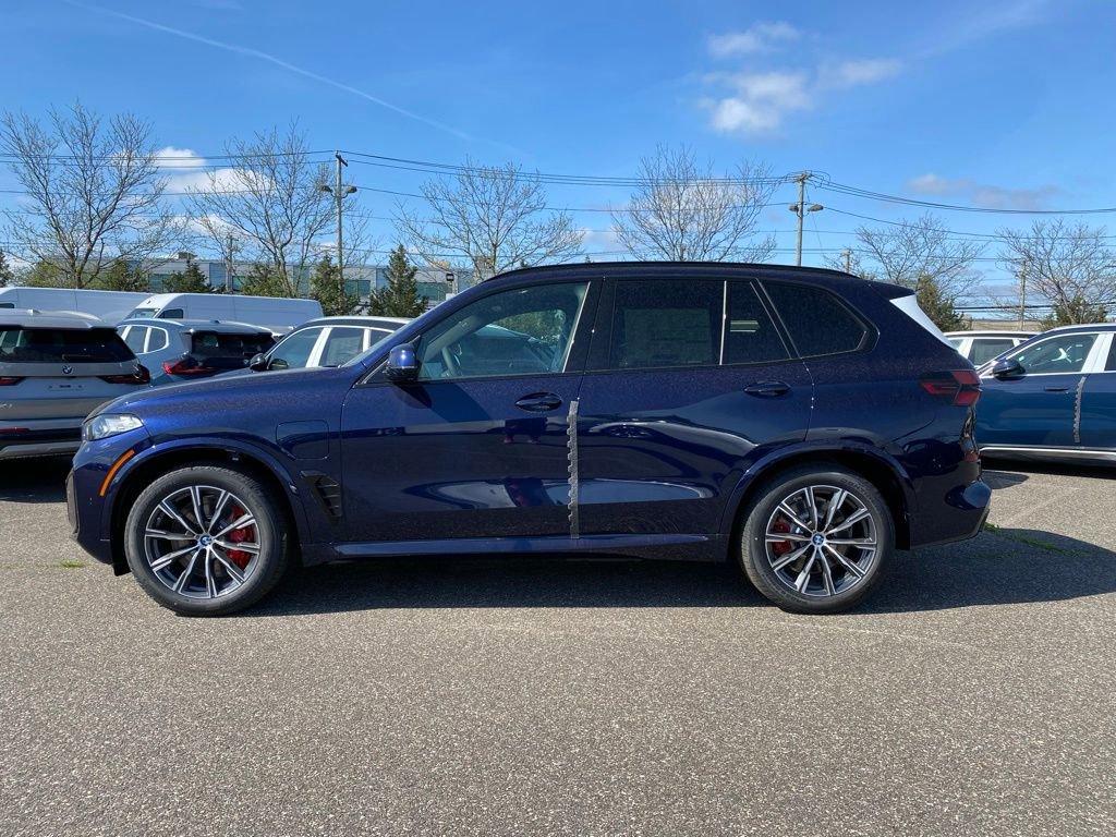 New 2026 BMW X5 xDrive50e w/ M Sport Package AWD/4WD image 4