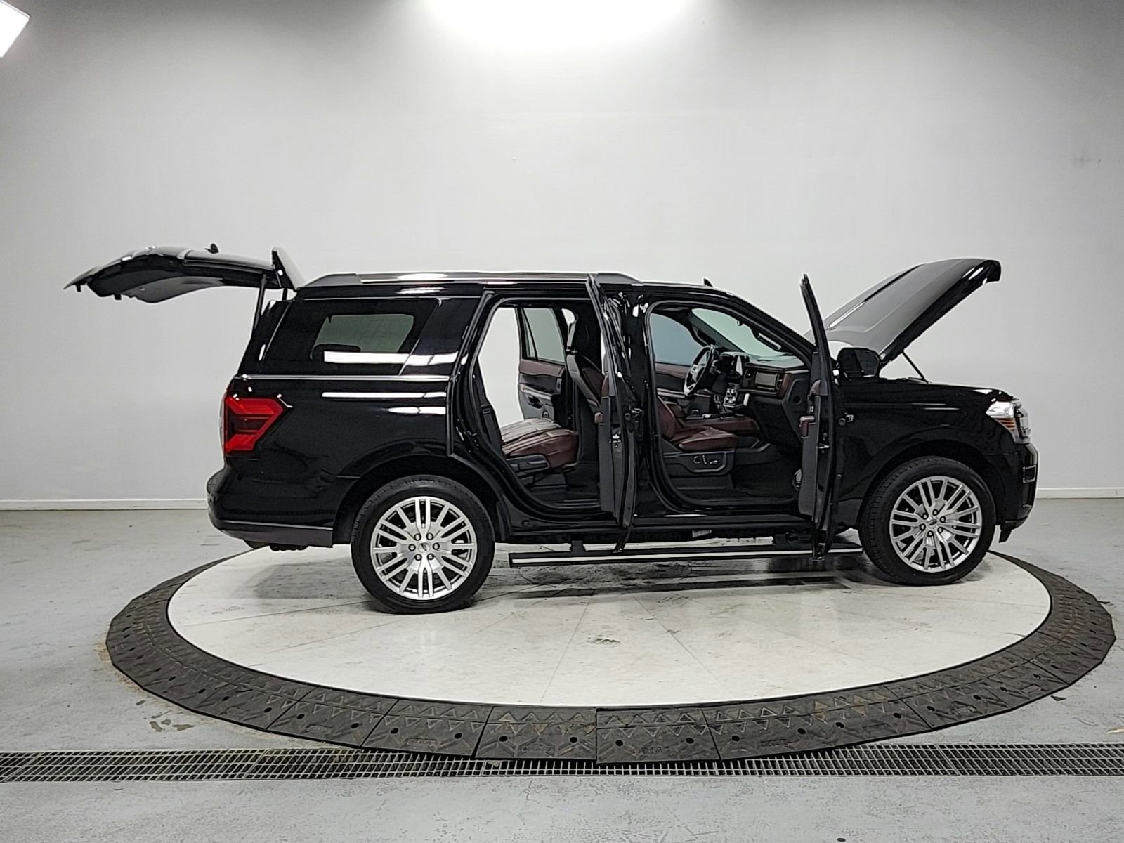 Used 2024 Ford Expedition Limited image 16