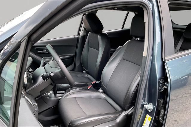 Used 2022 Chevrolet Trax LT w/ LT Convenience Package FWD image 15