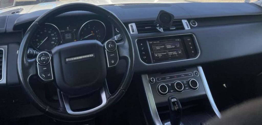 Used 2016 Land Rover Range Rover Sport SE image 4