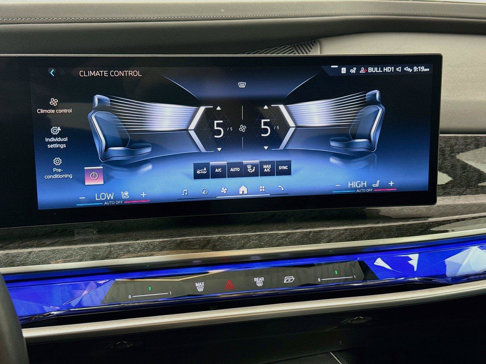 Used 2025 BMW 740i RWD image 26