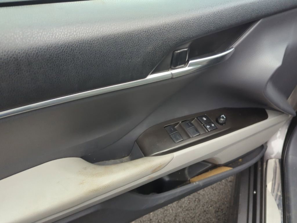Used 2023 Toyota Camry SE image 8