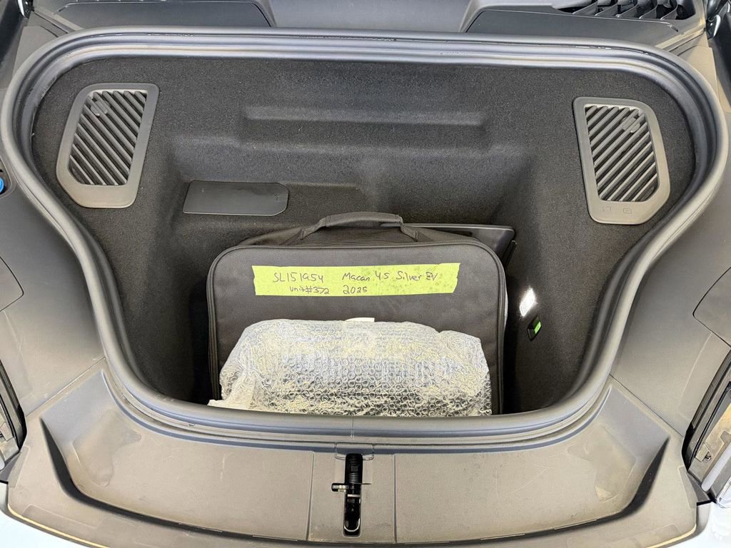 Certified 2025 Porsche Macan 4S Electric AWD/4WD image 27
