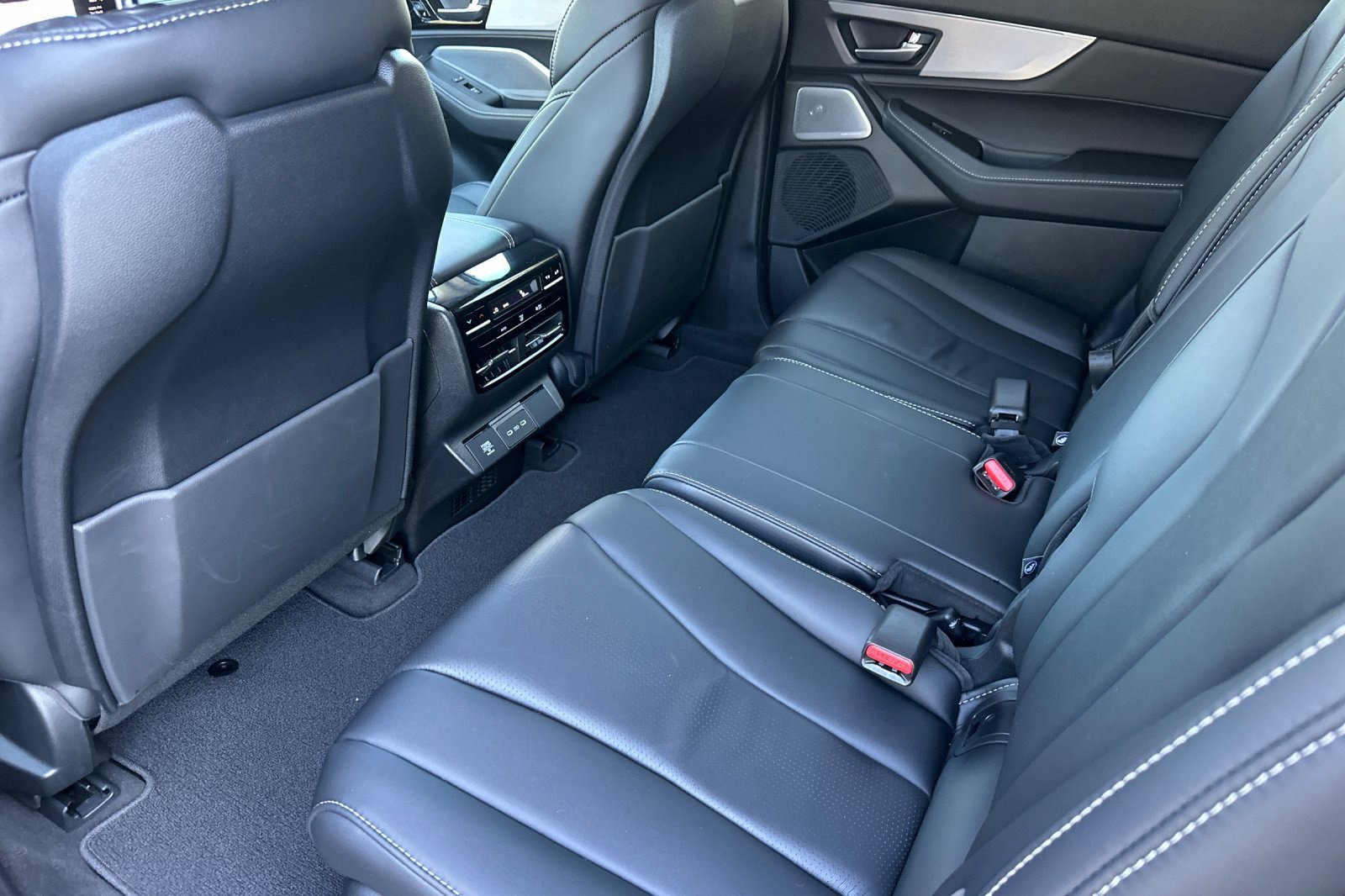 Used 2025 Acura MDX SH-AWD w/ Technology Package image 15