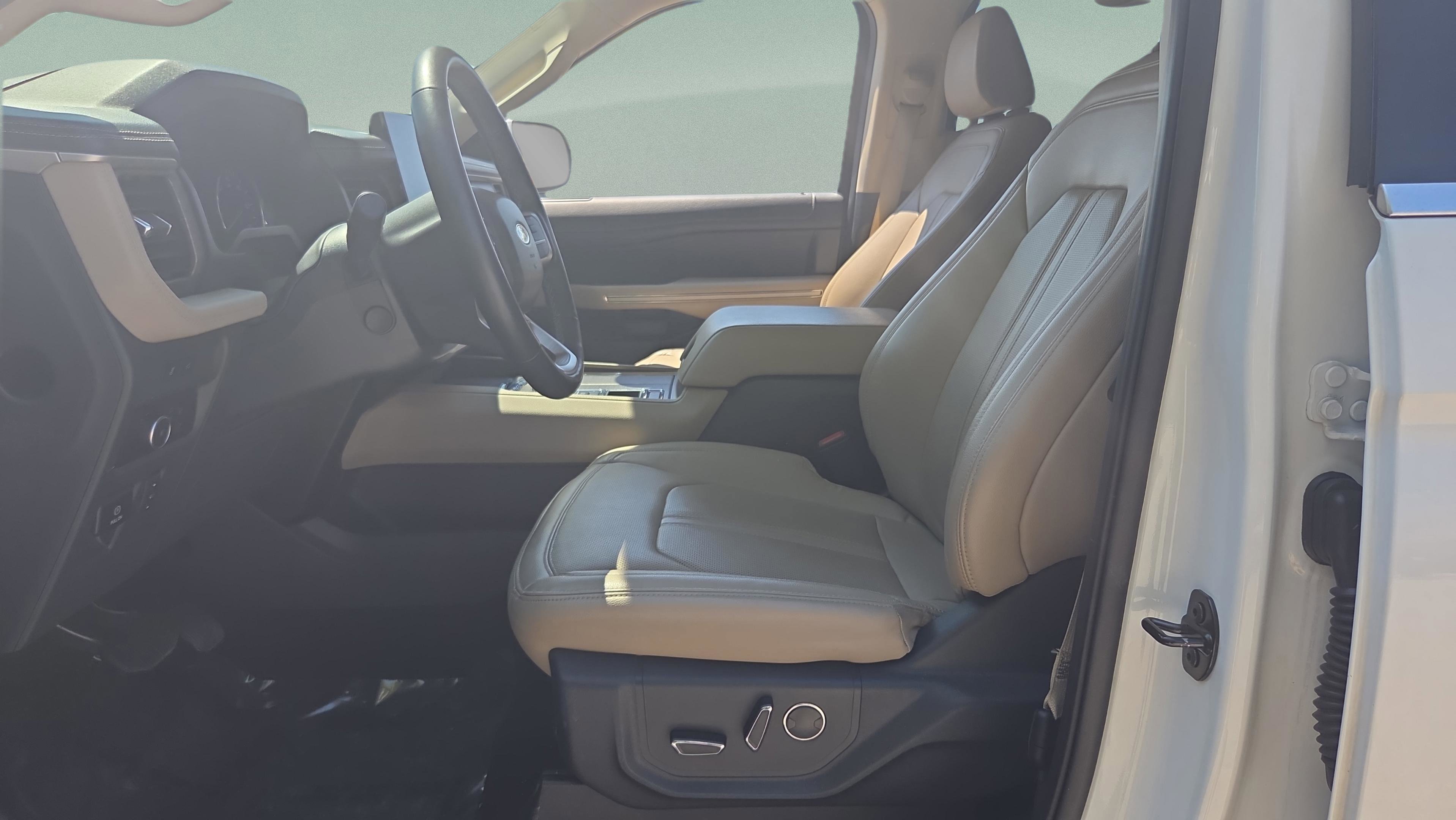Used 2024 Ford Expedition Limited image 10