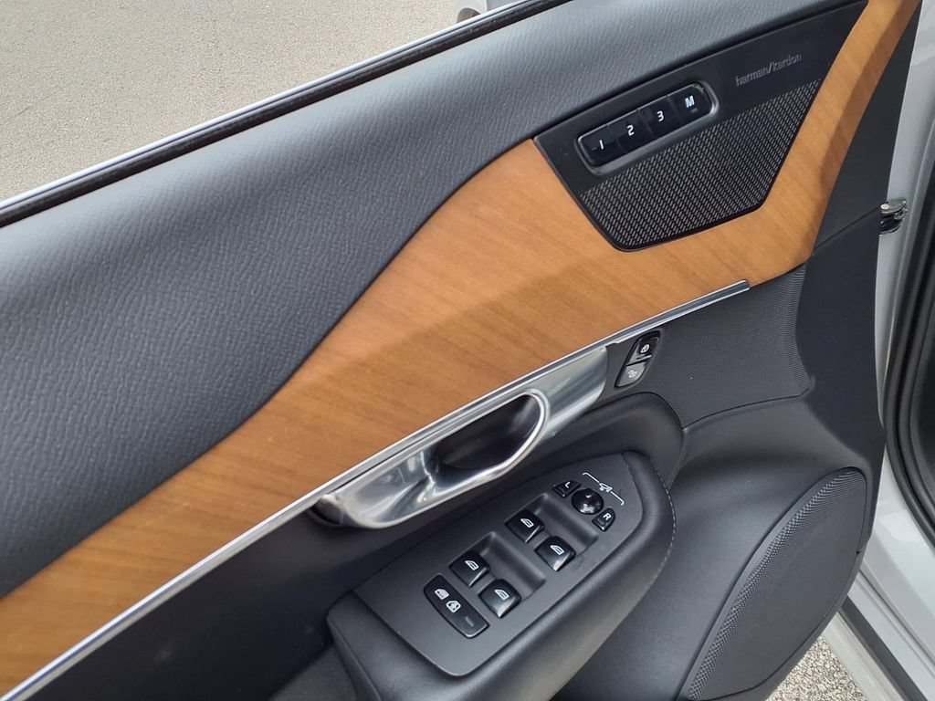 Certified 2023 Volvo XC90 B5 Plus w/ Protection Package AWD/4WD image 10