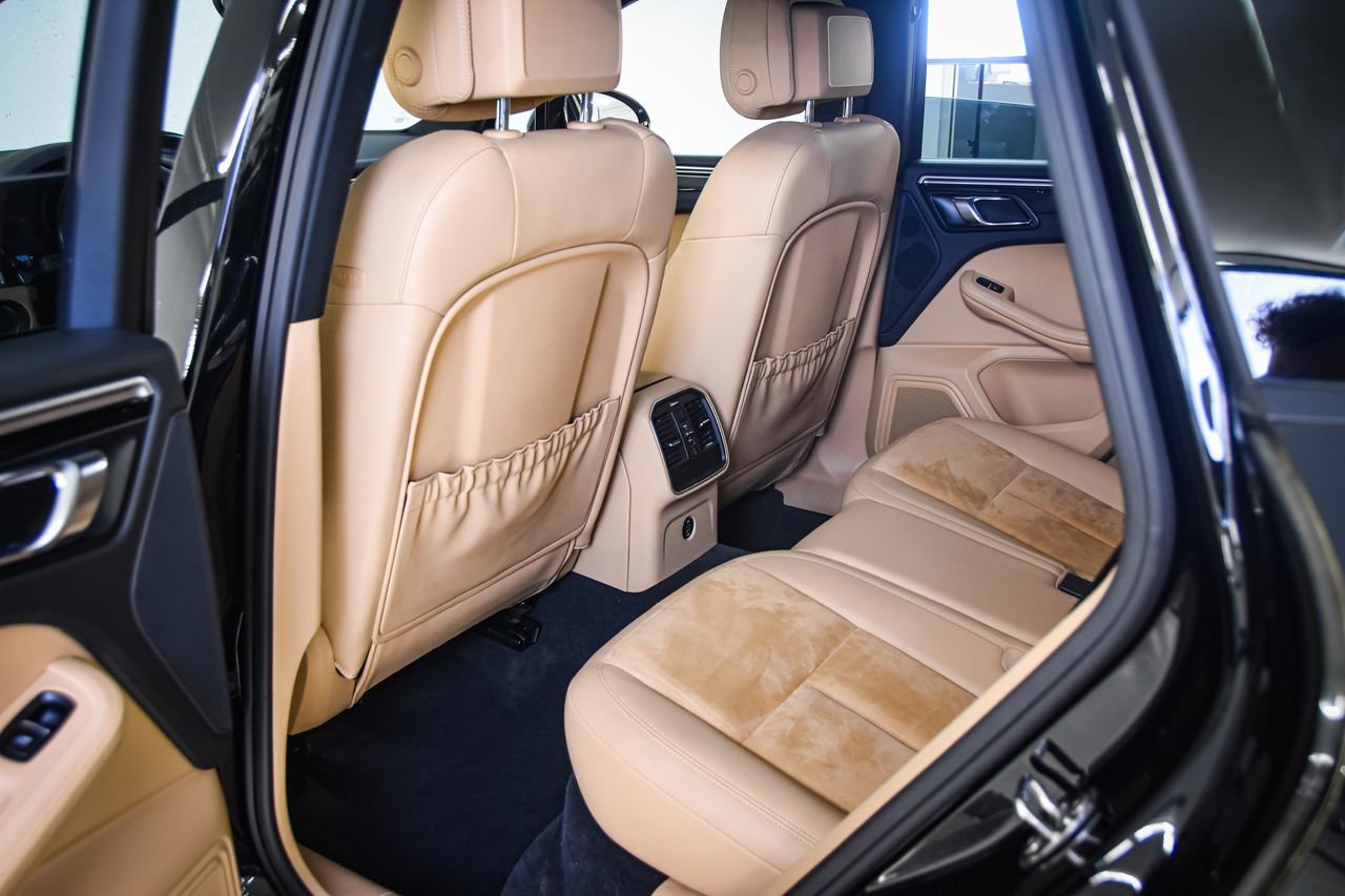 Certified 2018 Porsche Macan image 22