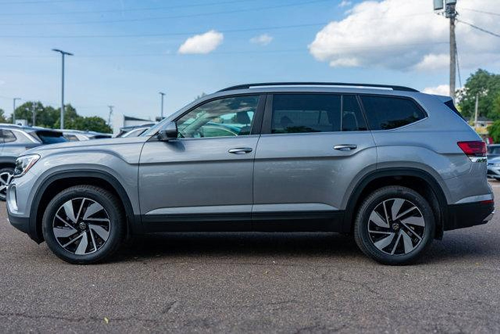 New 2026 Volkswagen Atlas SE image 3
