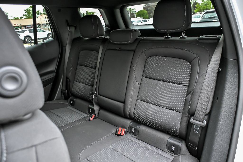 Used 2025 Chevrolet Equinox LT w/ Safety and Technology Package AWD/4WD image 17